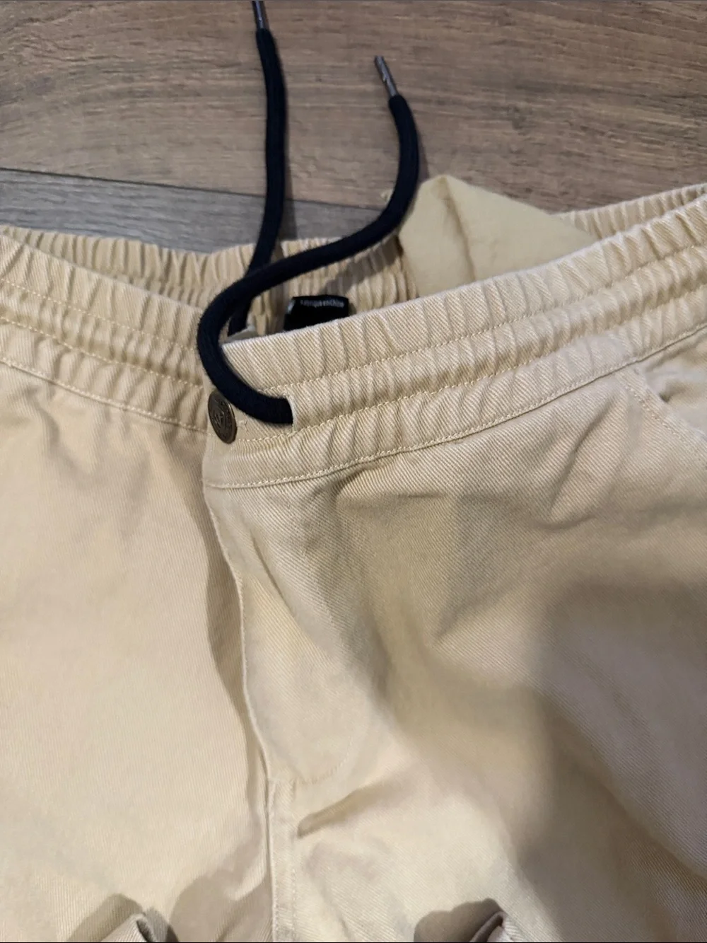 True Religion Men's Cargo Joggers in Light Tan size 32